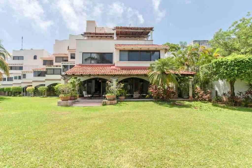 Elegant Lagoon Front Villa By Casa Paraiso Cancún Buitenkant foto